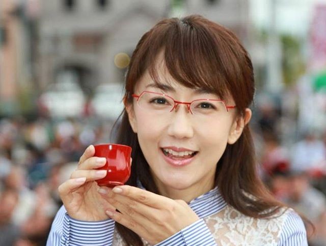 唐橋ユミはメガネなしでもかわいい 若い頃に結婚はしてる 年齢にもビックリ Nakano Trend
